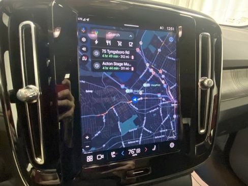 Used 2023 Volvo C40 P8 Recharge Ultimate image 18