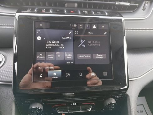 Used 2023 Jeep Grand Cherokee Laredo image 17