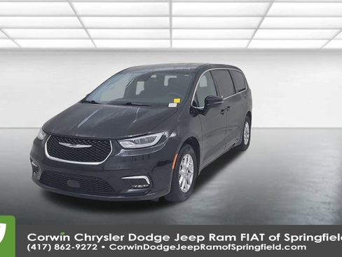 Certified 2025 Chrysler Pacifica Select image 6