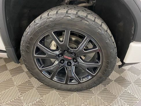 Used 2022 GMC Sierra 1500 Denali w/ Denali Premium Package image 2