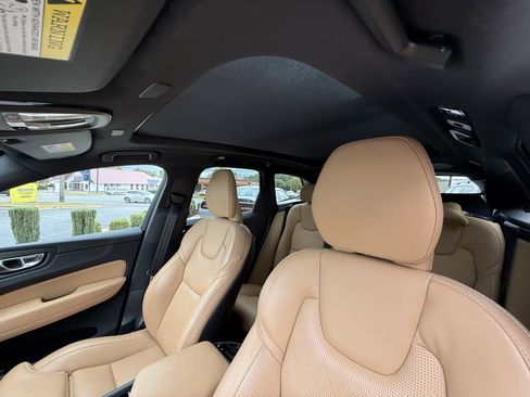 Used 2022 Volvo XC60 B5 Inscription w/ Advanced Package image 31