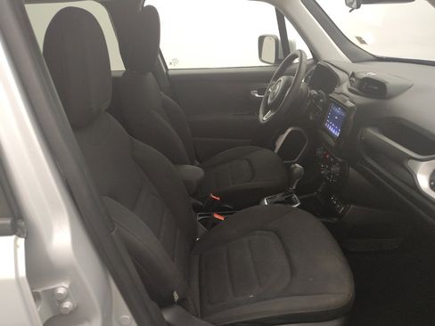 Used 2020 Jeep Renegade Latitude FWD image 21