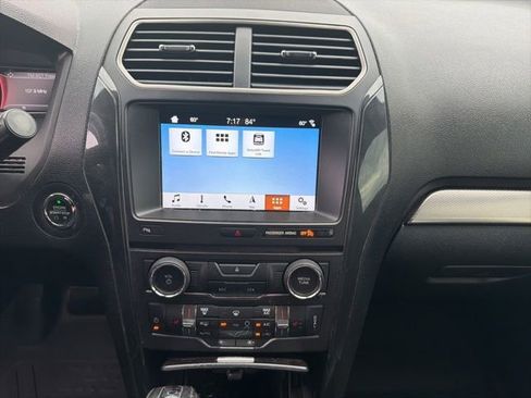 Used 2018 Ford Explorer XLT w/ Equipment Group 202A FWD image 13