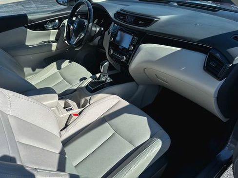 Used 2017 Nissan Rogue Sport SL w/ SL Premium Package image 19