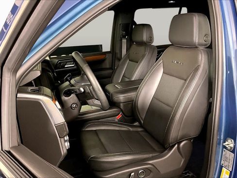 Used 2025 GMC Yukon Denali w/ Sun & Power Step Package RWD image 8
