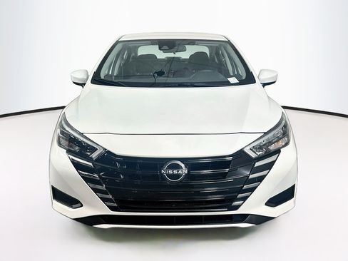 Used 2025 Nissan Versa SV FWD image 2