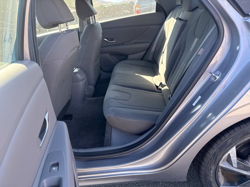 Used 2025 Hyundai Elantra SEL FWD image 21