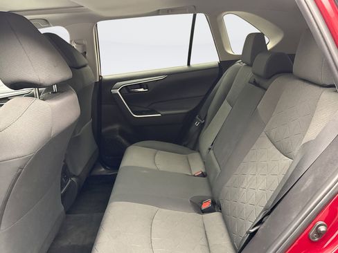 Used 2022 Toyota RAV4 XLE image 18