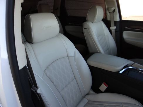 Used 2023 Buick Enclave Avenir w/ Avenir Technology Package AWD/4WD image 22