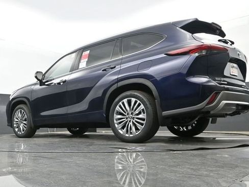 New 2026 Toyota Highlander Platinum AWD/4WD image 26