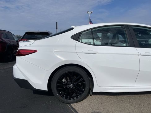 Used 2025 Toyota Camry SE image 26