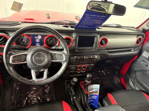 Used 2019 Jeep Wrangler Unlimited Sahara AWD/4WD image 25