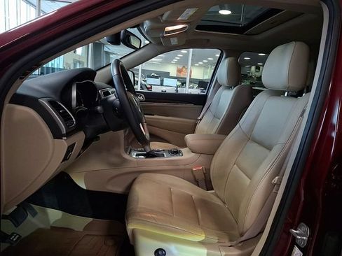 Used 2018 Jeep Grand Cherokee Limited AWD/4WD image 12