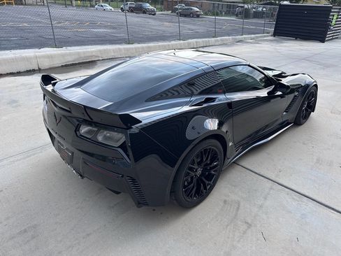Used 2015 Chevrolet Corvette Z06 w/ 3LZ Preferred Equipment Group RWD image 18