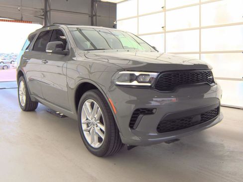 Used 2024 Dodge Durango GT image 3