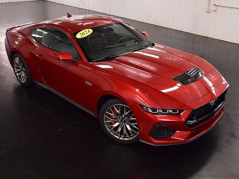 Used 2024 Ford Mustang GT Premium image 9