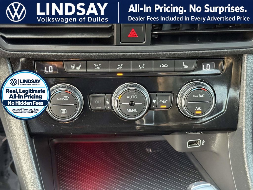 Used 2019 Volkswagen Jetta SEL w/ Cold Weather Package FWD image 17
