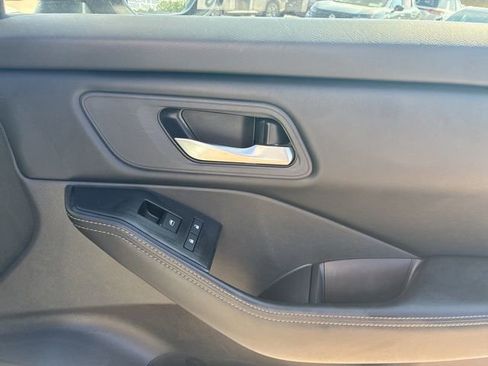 Used 2025 Nissan Rogue SV image 14