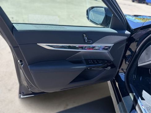 New 2026 BMW 750e xDrive image 26