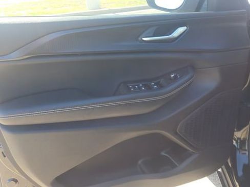 Used 2023 Jeep Grand Cherokee Altitude RWD image 10