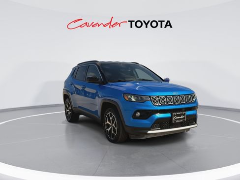 Used 2025 Jeep Compass Limited AWD/4WD image 2