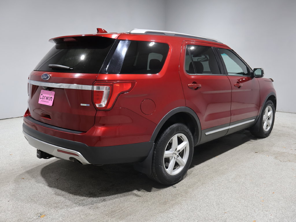 Used 2016 Ford Explorer XLT w/ Equipment Group 201A AWD/4WD image 2