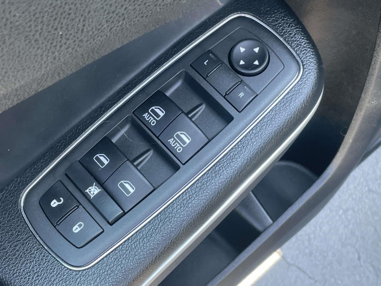 Used 2022 Chrysler 300 S RWD image 17