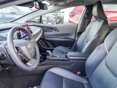 Used 2023 Toyota Prius XLE image 18