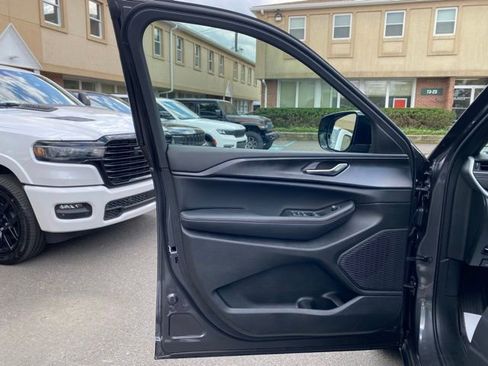 New 2025 Jeep Grand Cherokee L Altitude image 21