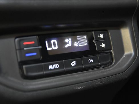 Used 2024 Volkswagen Atlas SE AWD/4WD image 28