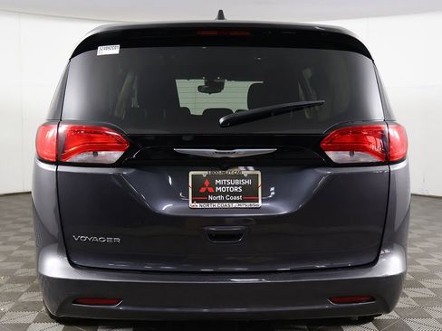Used 2023 Chrysler Voyager LX FWD image 9