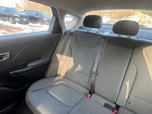 Used 2025 Kia K4 LXS image 36