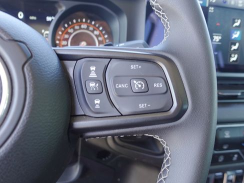 Used 2025 Jeep Wrangler Unlimited Rubicon image 16