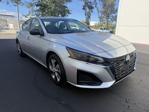 Used 2024 Nissan Altima 2.5 S FWD image 2