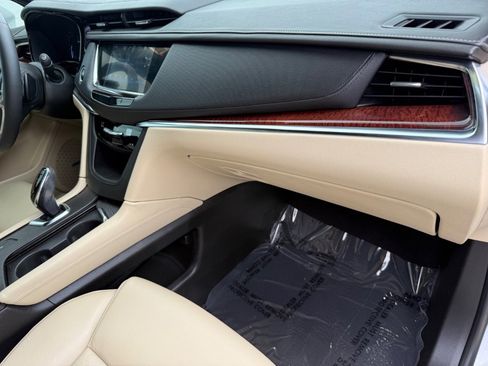 Used 2017 Cadillac XT5 Luxury w/ Driver Awareness Package image 27