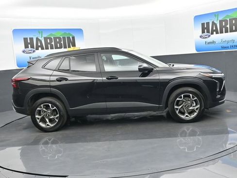 Used 2025 Chevrolet Trax LT w/ LT Convenience Package image 7