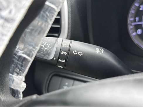 Used 2021 Hyundai Venue SE FWD image 31