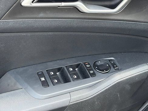 Used 2026 Kia Sportage LX FWD image 6