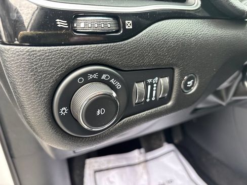 Used 2023 Jeep Cherokee Altitude Lux AWD/4WD image 19