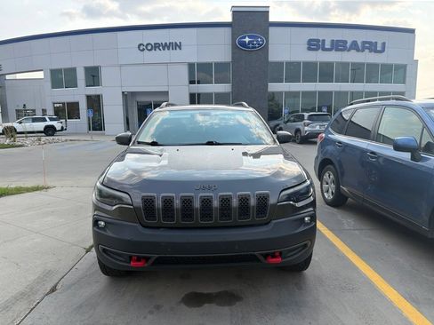 Used 2019 Jeep Cherokee Trailhawk w/ Cold Weather Group AWD/4WD image 2