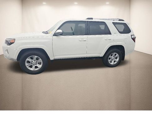 Used 2023 Toyota 4Runner SR5 Premium w/ Moonroof Package RWD image 2