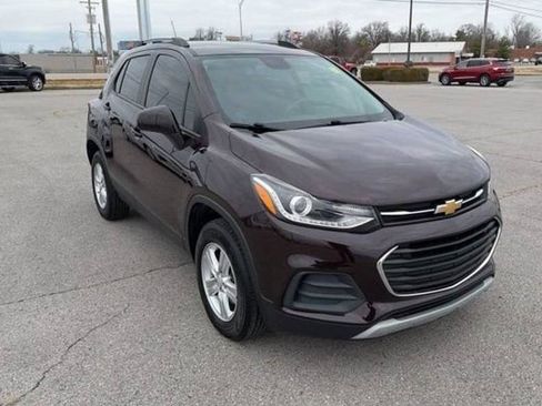 Used 2022 Chevrolet Trax LT w/ LT Convenience Package AWD/4WD image 2