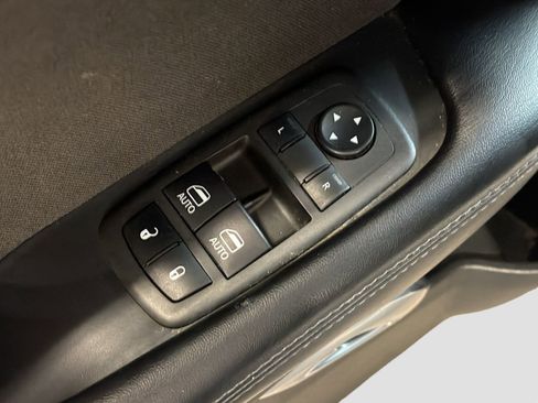 Used 2022 Dodge Challenger SXT RWD image 17