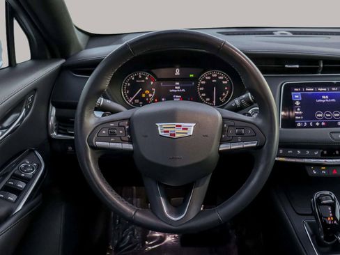 Used 2022 Cadillac XT4 Luxury w/ Cold Weather Package image 22