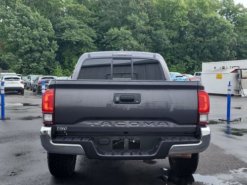 Used 2022 Toyota Tacoma SR5 RWD image 4