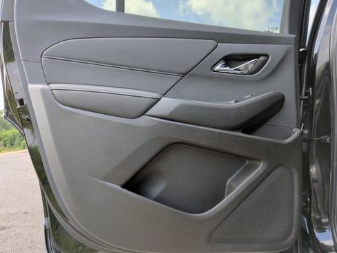 Used 2023 Chevrolet Traverse LT FWD image 21