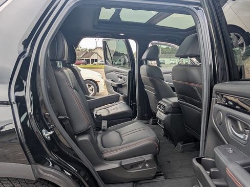 Used 2025 Honda Pilot TrailSport image 15