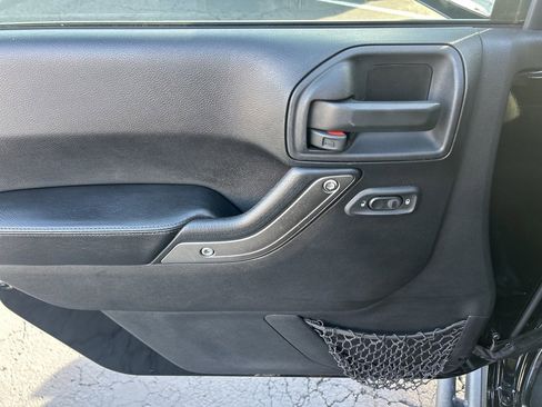 Used 2016 Jeep Wrangler Unlimited Sport image 16