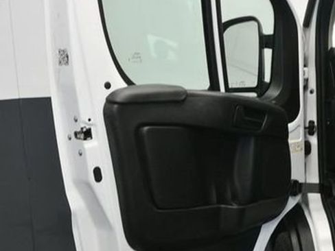Used 2024 RAM ProMaster 2500 w/ Convenience Group FWD image 13