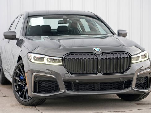 Used 2022 BMW 750i xDrive w/ Executive Package AWD/4WD image 4